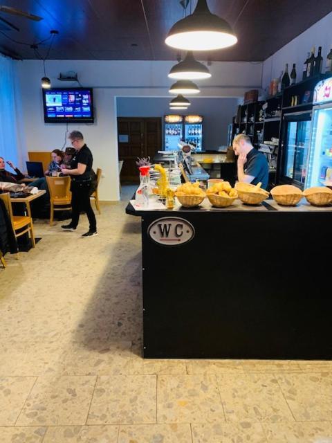 Pivovar Maly Janek - Restaurace, A Stany * Jince